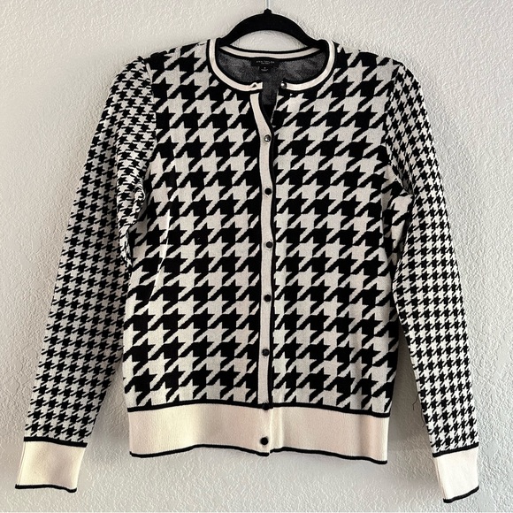 Ann Taylor Factory Sweaters - 🧥 Ann Taylor Sweater - Black and White - NWOT 🧥